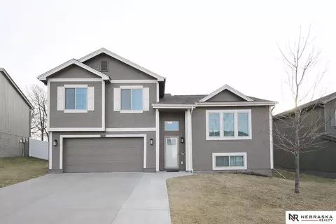 8025 N 84th St, Omaha, NE 68122