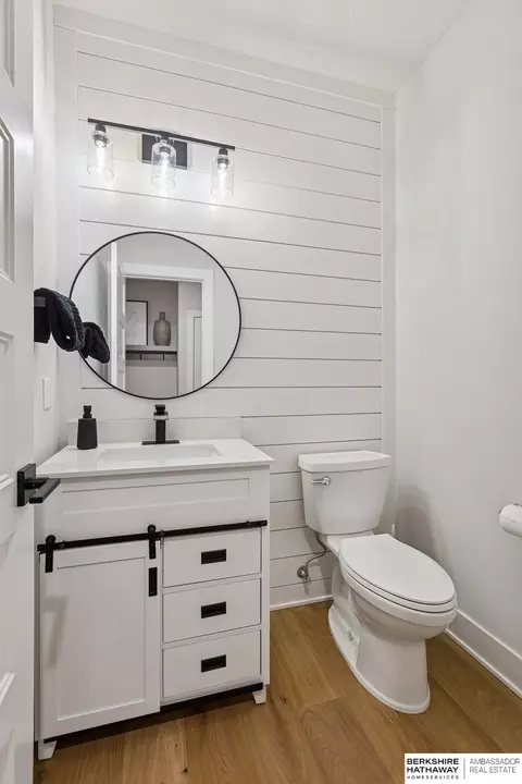 Bath - 21359 E Cir, Elkhorn, NE 68022 photo 4 of 8