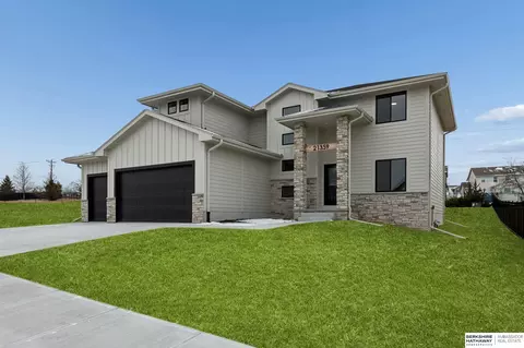 Exterior - 21359 E Cir, Elkhorn, NE 68022 photo 2 of 5