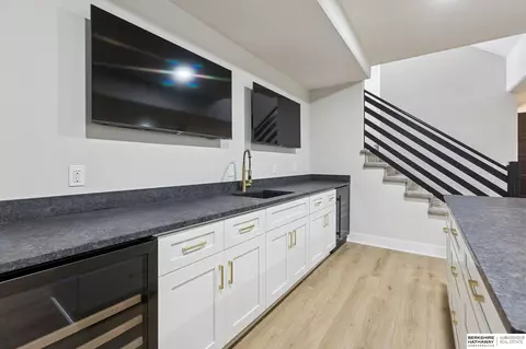 Kitchen - 21359 E Cir, Elkhorn, NE 68022 photo 7 of 7