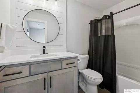 Bath - 21359 E Cir, Elkhorn, NE 68022 photo 5 of 8