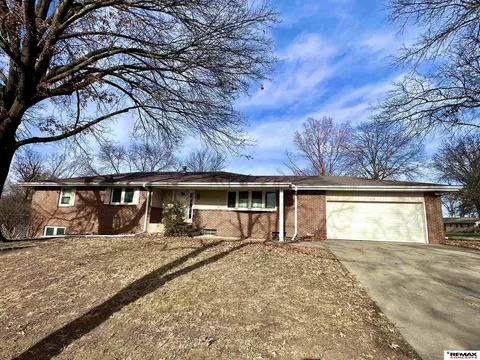 8520 Navajo Trl, Lincoln, NE 68520