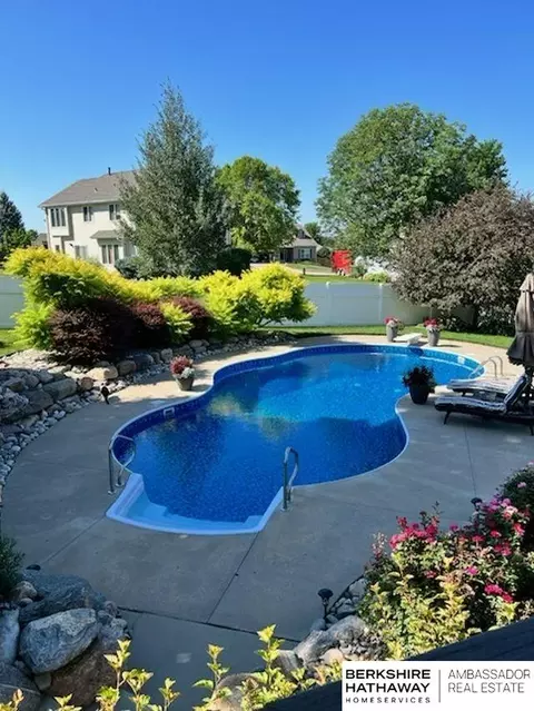 16119 Bruning St, Bennington, NE 68007