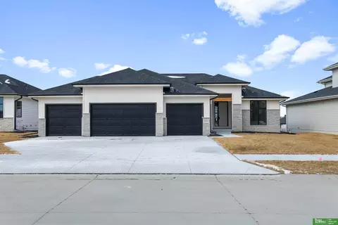 5514 N 213th St, Elkhorn, NE 68022