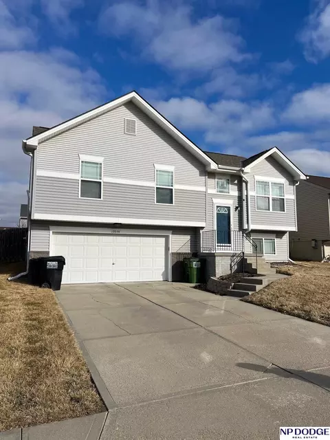 19374 Laci St, Omaha, NE 68135