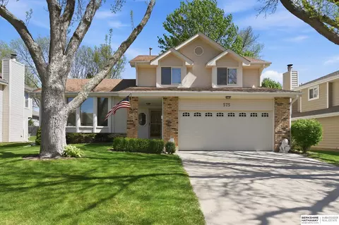 575 N 152 Avenue Cir, Omaha, NE 68154
