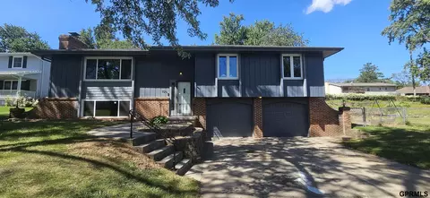1126 Hackney Dr, Papillion, NE 68046