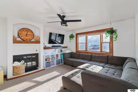 7778 Greenleaf Dr, La Vista, NE 68128