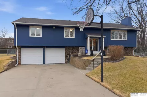 14210 Woolworth Cir, Omaha, NE 68144
