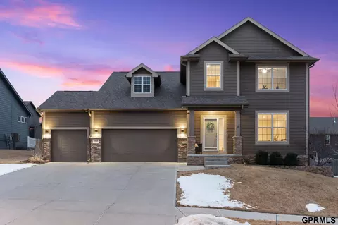 11517 Grissom St, Papillion, NE 68046
