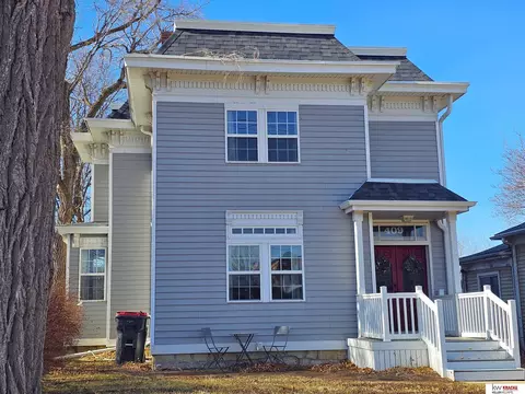 409 S 7th St, Beatrice, NE 68310