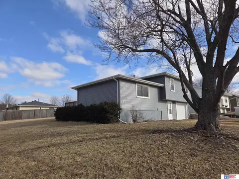Exterior - 2700 Ella St, Beatrice, NE 68310 photo 2 of 3