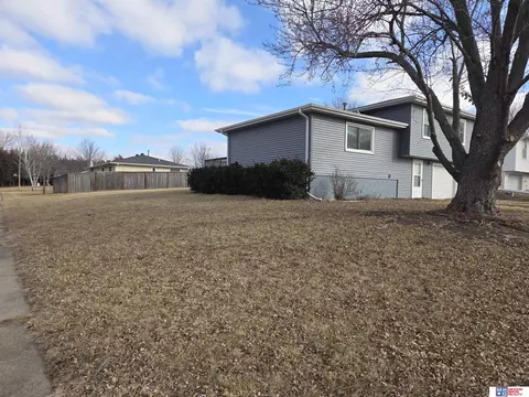 Exterior - 2700 Ella St, Beatrice, NE 68310 photo 3 of 3