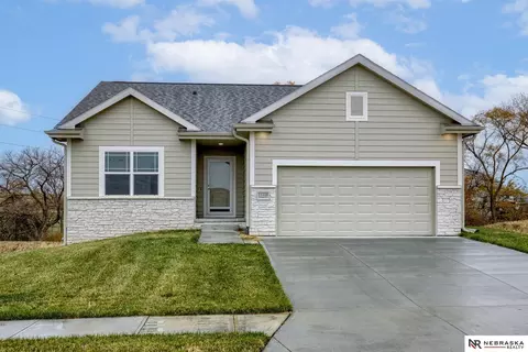 11306 Portage Cir, Papillion, NE 68046