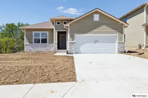 11306 Portage Cir, Papillion, NE 68046