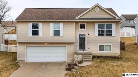 16121 Blackwalnut St, Omaha, NE 68136
