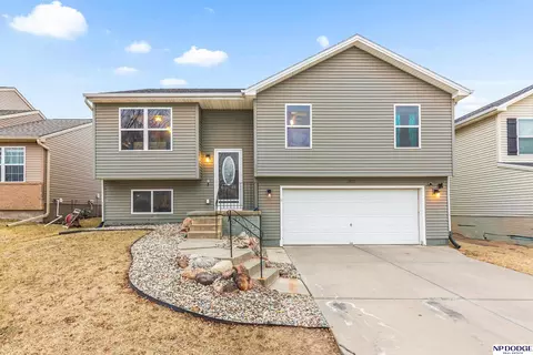 8006 N 145th St, Bennington, NE 68007