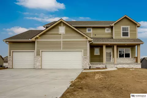 12202 S 111th St, Papillion, NE 68046
