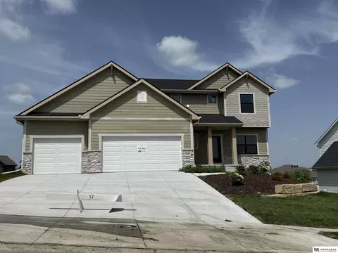 12202 S 111th St, Papillion, NE 68046