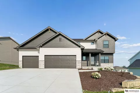 12202 S 111th St, Papillion, NE 68046