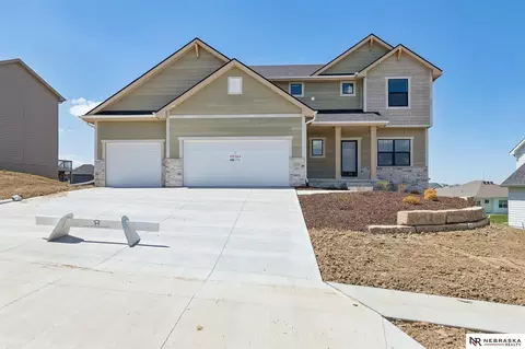 12202 S 111th St, Papillion, NE 68046