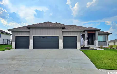 11602 S 116th St, Papillion, NE 68046