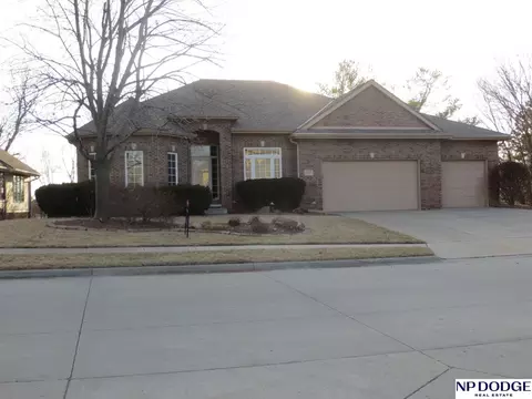 11815 Oakair Plz, Omaha, NE 68137