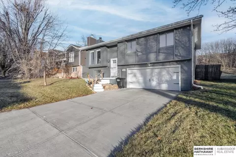 7335 N 80th St, Omaha, NE 68122