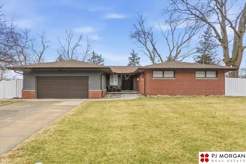 11825 Hickory Rd, Omaha, NE 68144