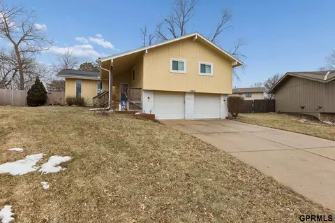 13809 X Cir, Omaha, NE 68137
