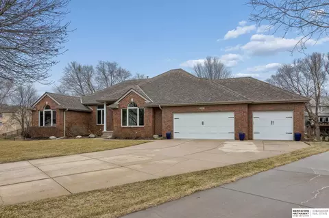 2005 S 182nd Avenue Cir, Omaha, NE 68130