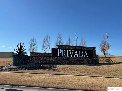 21055 Valley Cir, Elkhorn, NE 68022