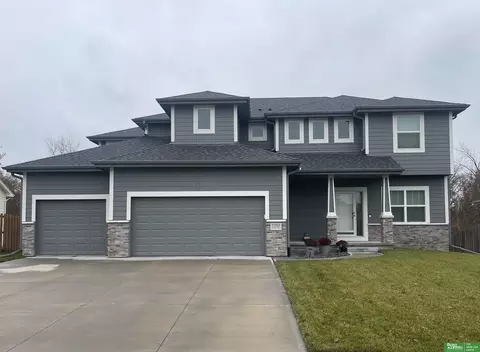 13703 S 54 St, Papillion, NE 68133