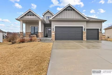 21757 G St, Elkhorn, NE 68022