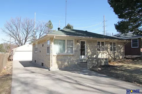 5510 Sumner St, Lincoln, NE 68506