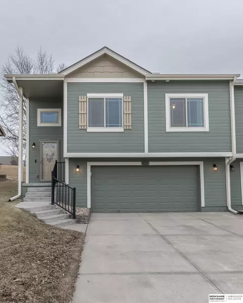 14241 Wood Valley Dr, Omaha, NE 68142