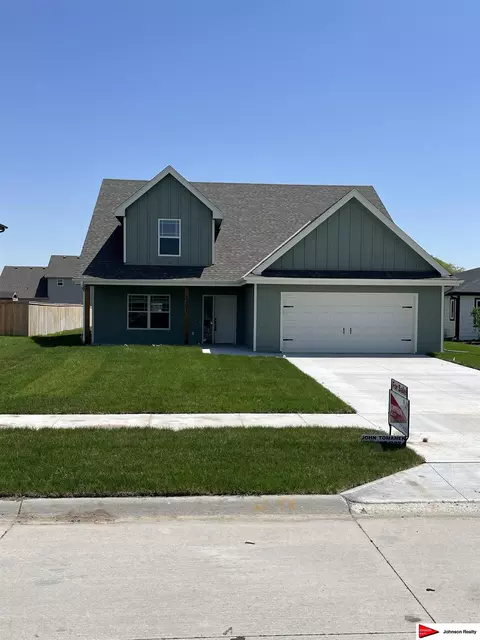 1201 S Lakewood St, Valley, NE 68064