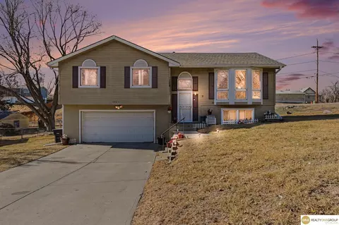 4624 N 61 St, Omaha, NE 68104