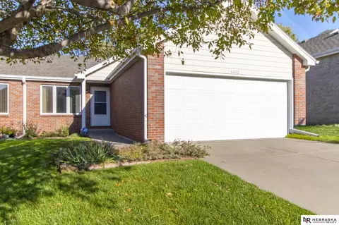 6042 Old Farm Cir, Lincoln, NE 68512