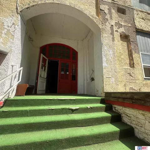 Exterior - 1418 High St, Beatrice, NE 68310 photo 5 of 6