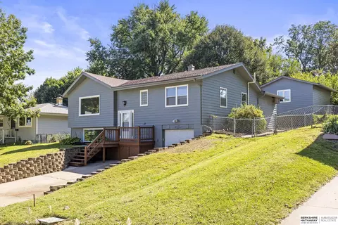 8915 Valley St, Omaha, NE 68124