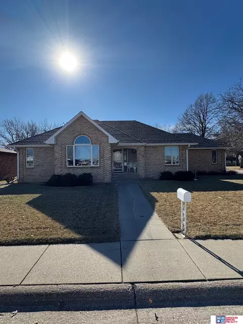304 Regency Dr, York, NE 68467