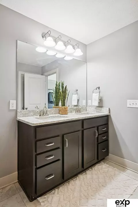 Bath - 8010 S 184 Ter, Omaha, NE 68136 photo 4 of 5