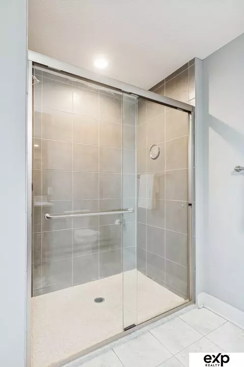 Bath - 8010 S 184 Ter, Omaha, NE 68136 photo 3 of 5