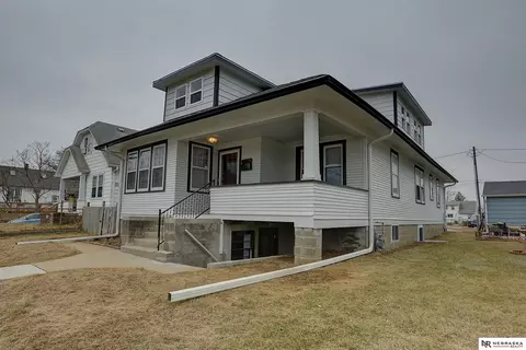 5216 S 38th St, Omaha, NE 68107