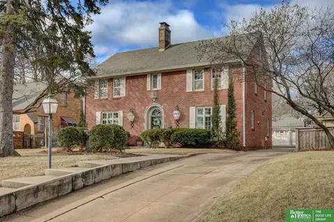 1720 N 52 St, Omaha, NE 68104