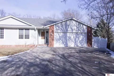 933 E Ridge Dr, Malvern, IA 51551