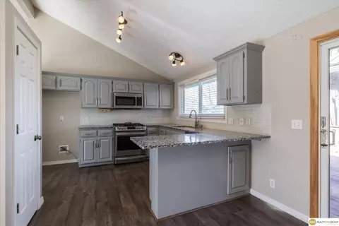 15526 Newell St, Omaha, NE 68138