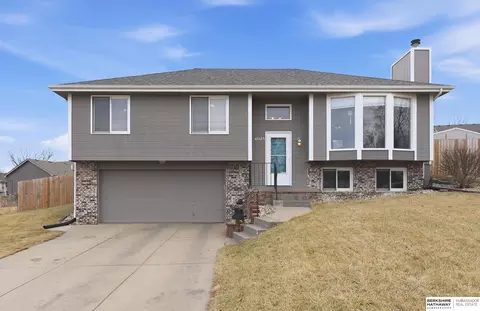 4025 N 212 St, Elkhorn, NE 68022