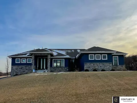 22505 Orchard Plz, Elkhorn, NE 68022